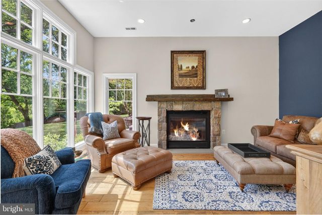 9701 OVERLEA DR, Rockville, MD 20850
