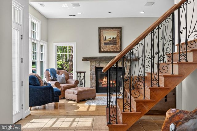 9701 OVERLEA DR, Rockville, MD 20850