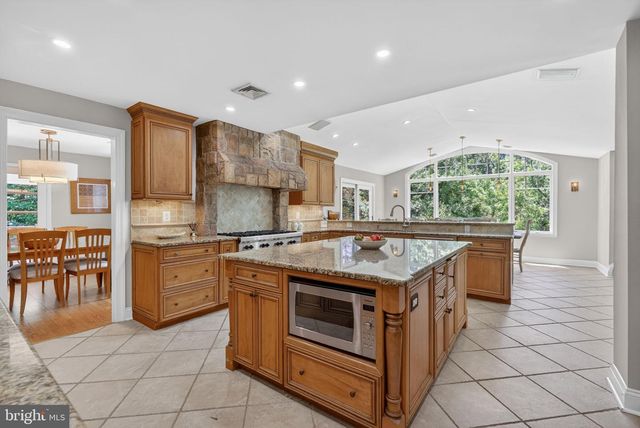 9701 OVERLEA DR, Rockville, MD 20850