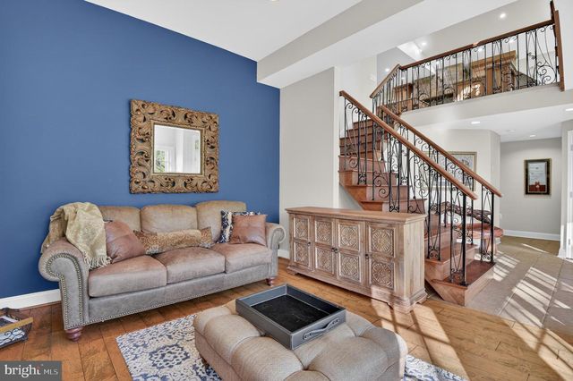 9701 OVERLEA DR, Rockville, MD 20850