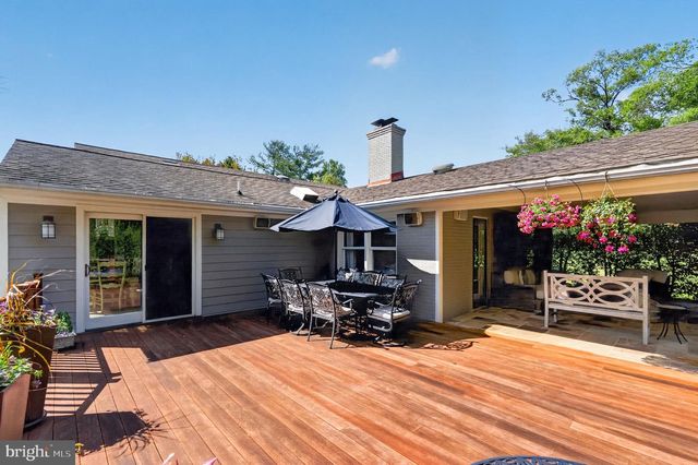 9701 OVERLEA DR, Rockville, MD 20850