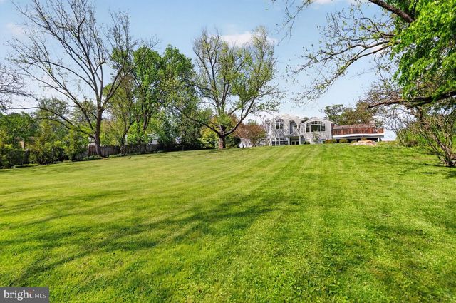 9701 OVERLEA DR, Rockville, MD 20850