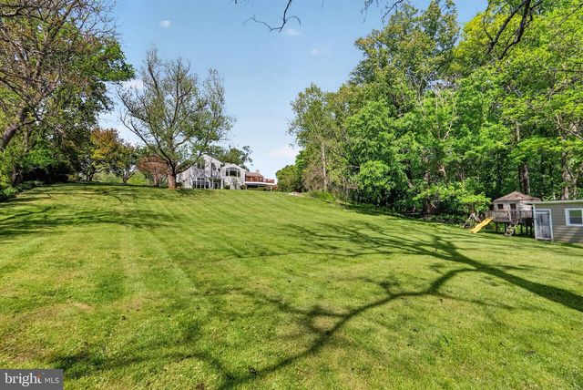 9701 OVERLEA DR, Rockville, MD 20850