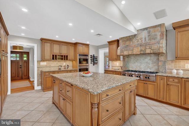9701 OVERLEA DR, Rockville, MD 20850