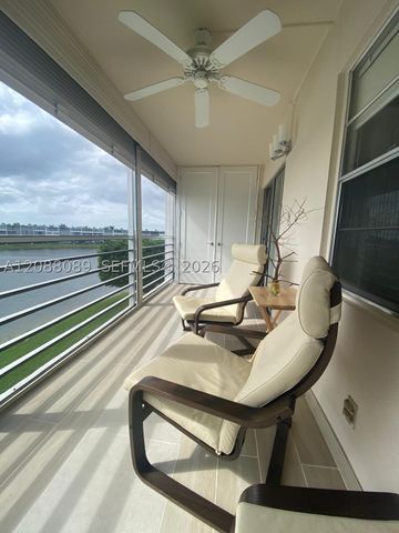 4076 E Guildford E 4, Boca Raton, FL 33434