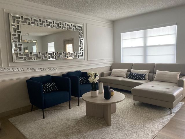4076 E Guildford E 4, Boca Raton, FL 33434