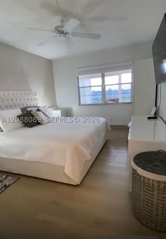 4076 E Guildford E 4, Boca Raton, FL 33434