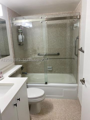 4076 E Guildford E 4, Boca Raton, FL 33434