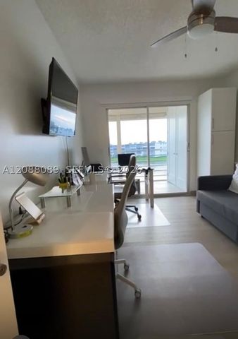 4076 E Guildford E 4, Boca Raton, FL 33434