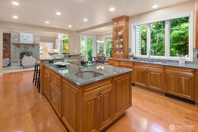 13695 NE 32nd Place, Bellevue, WA 98005