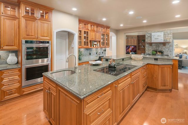 13695 NE 32nd Place, Bellevue, WA 98005