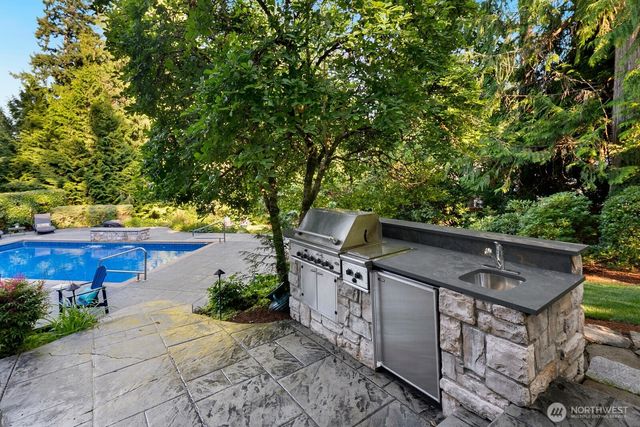 13695 NE 32nd Place, Bellevue, WA 98005