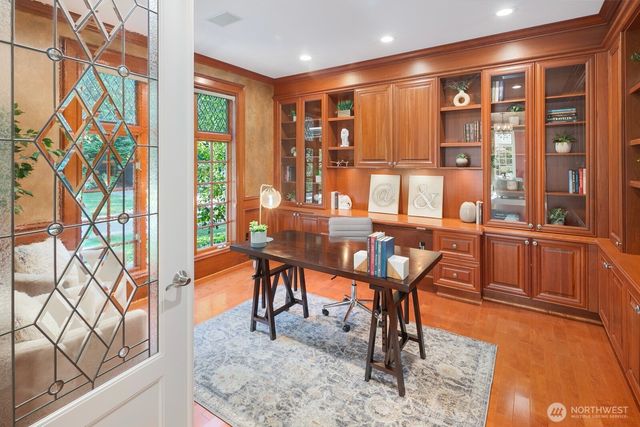 13695 NE 32nd Place, Bellevue, WA 98005