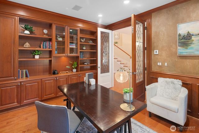 13695 NE 32nd Place, Bellevue, WA 98005