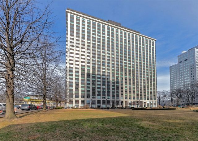 320 Fort Duquesne Blvd 8N, Downtown Pgh, PA 15222