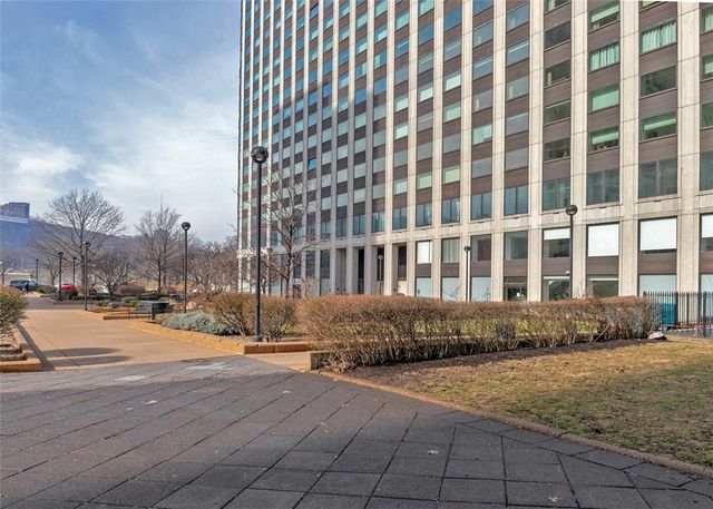 320 Fort Duquesne Blvd 8N, Downtown Pgh, PA 15222