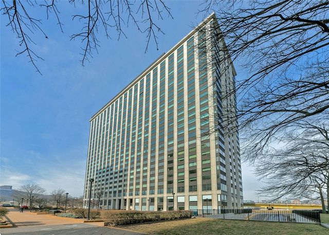 320 Fort Duquesne Blvd 8N, Downtown Pgh, PA 15222
