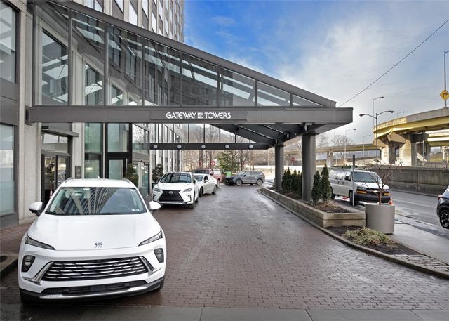 320 Fort Duquesne Blvd 8N, Downtown Pgh, PA 15222