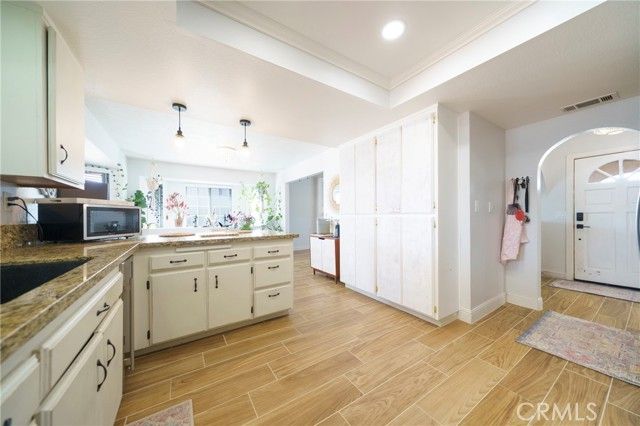 18270 Lakeview Drive, Victorville, CA 92395