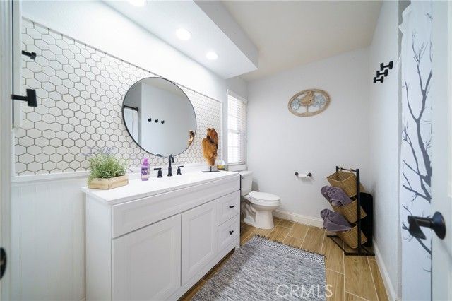 18270 Lakeview Drive, Victorville, CA 92395