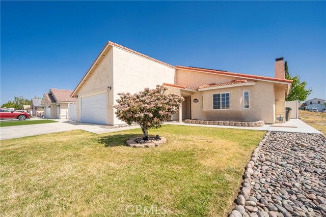 18270 Lakeview Drive, Victorville, CA 92395