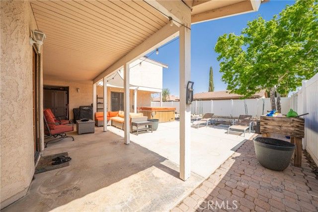 18270 Lakeview Drive, Victorville, CA 92395