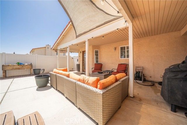 18270 Lakeview Drive, Victorville, CA 92395