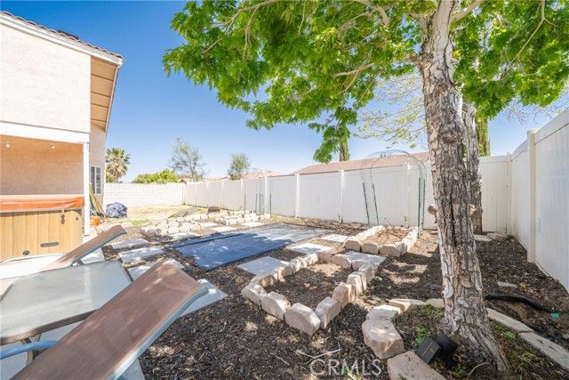 18270 Lakeview Drive, Victorville, CA 92395