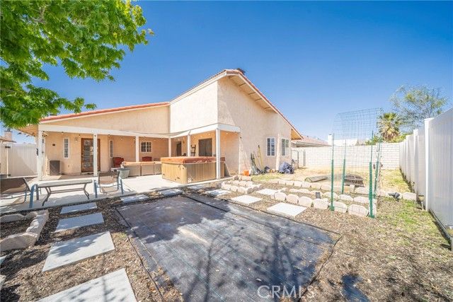 18270 Lakeview Drive, Victorville, CA 92395