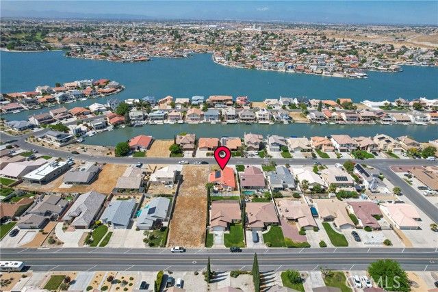 18270 Lakeview Drive, Victorville, CA 92395