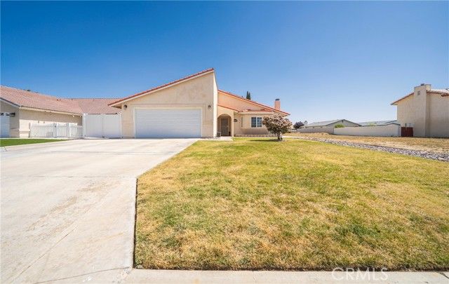 18270 Lakeview Drive, Victorville, CA 92395