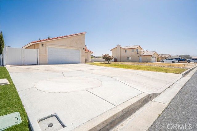 18270 Lakeview Drive, Victorville, CA 92395
