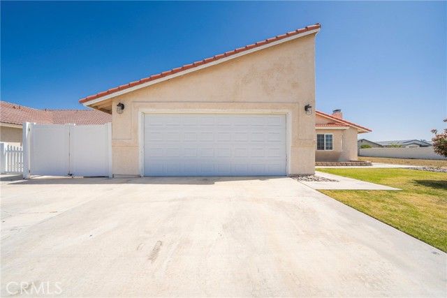 18270 Lakeview Drive, Victorville, CA 92395