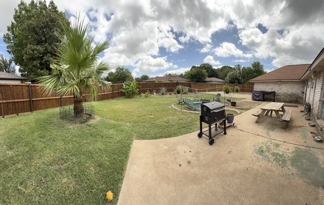 1044 Shadywood Lane, Desoto, TX 75115