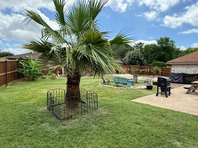 1044 Shadywood Lane, Desoto, TX 75115