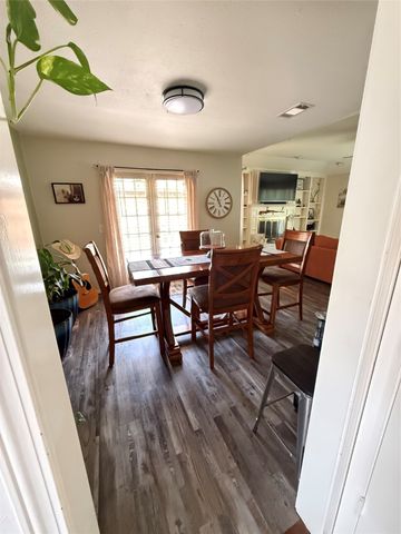 1044 Shadywood Lane, Desoto, TX 75115