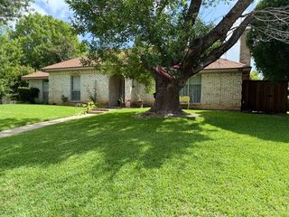 1044 Shadywood Lane, Desoto, TX 75115