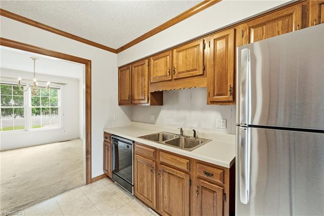889 Brookleigh Court, Winston-salem, NC 27104