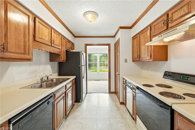 889 Brookleigh Court, Winston-salem, NC 27104