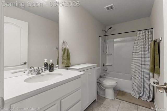 34519 Gresford Drive, Chesterfield Township, MI 48047