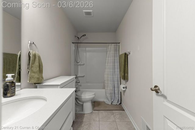 34519 Gresford Drive, Chesterfield Township, MI 48047