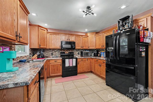 150 Swann Crossing Lane, Statesville, NC 28625