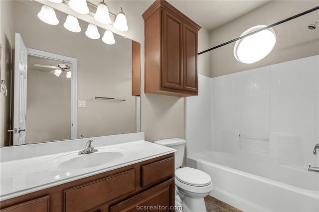 1198 Jones Butler Road 204, College Station, TX 77840