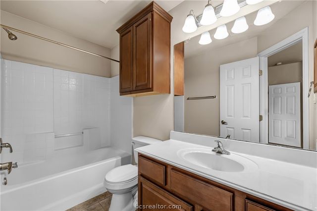 1198 Jones Butler Road 204, College Station, TX 77840