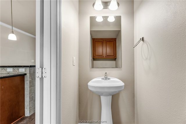 1198 Jones Butler Road 204, College Station, TX 77840