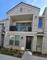 10958 N Honeysuckle Drive, Fresno, CA 93730