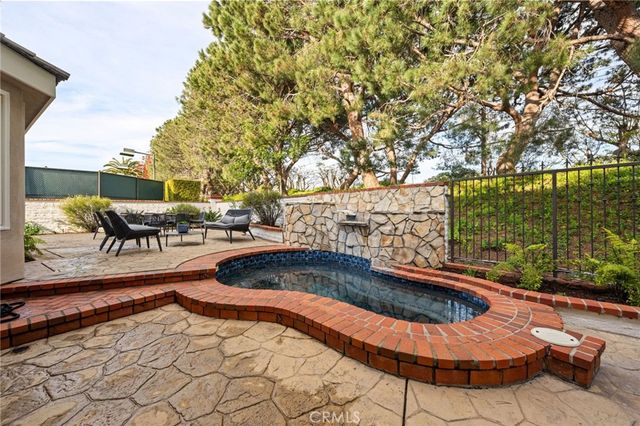 4 Huntington Court, Newport Beach, CA 92660
