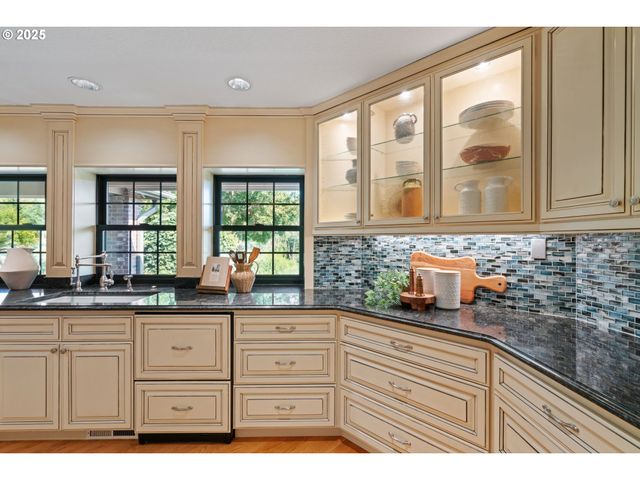 16001 Nw 31ST Ct, Vancouver, WA 98685