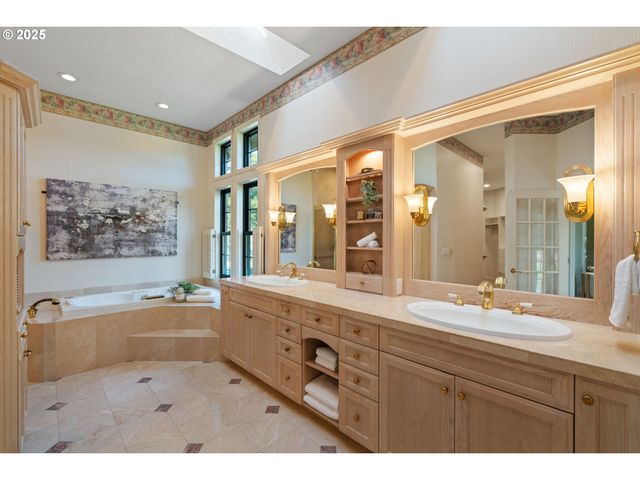 16001 Nw 31ST Ct, Vancouver, WA 98685