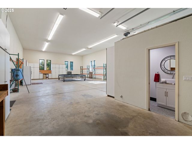 16001 Nw 31ST Ct, Vancouver, WA 98685